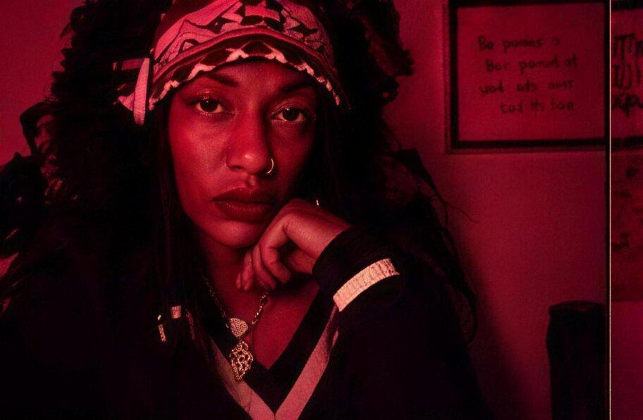 Chief I'ni MichElle.magic live in the red-lit studio, moment 3 of 4